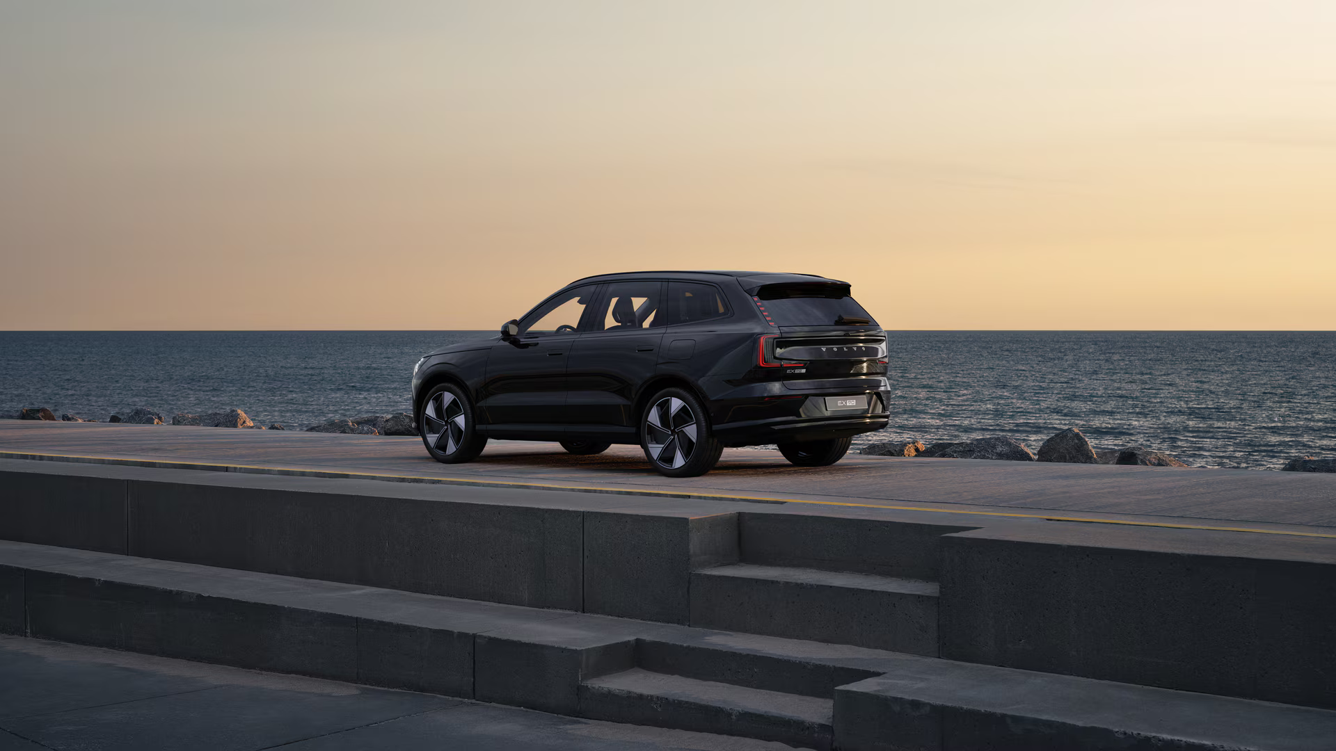 VOLVO EX90